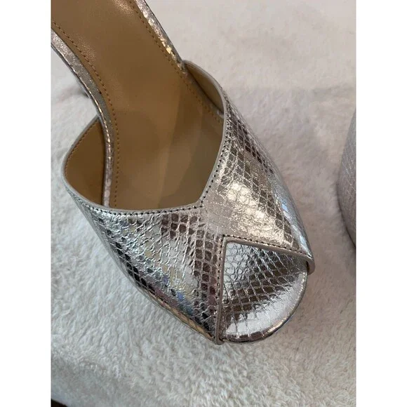Michael Kors NEW Size 9 Tiegan Metallic Embossed Heel Sandal Silver Leather MK - Picture 16 of 16
